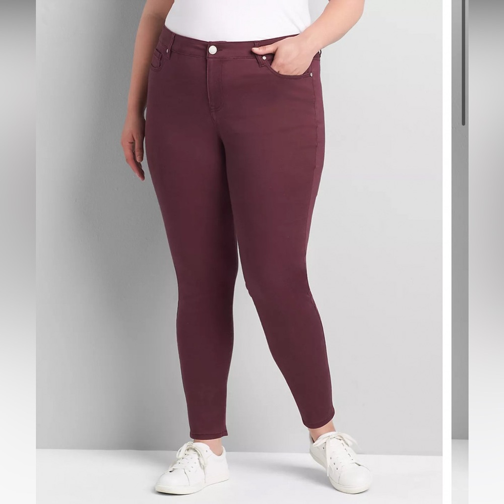 NWT Signature Fit Sateen 5-Pocket Skinny Jean